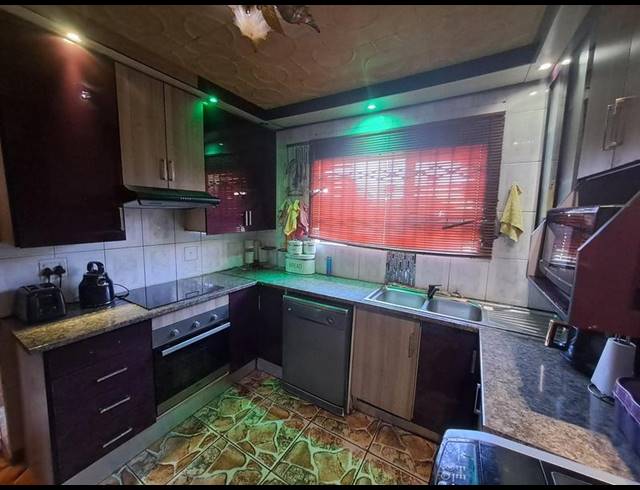 3 BEDROOM HOUSE FOR SALE IN PROTEA GLEN